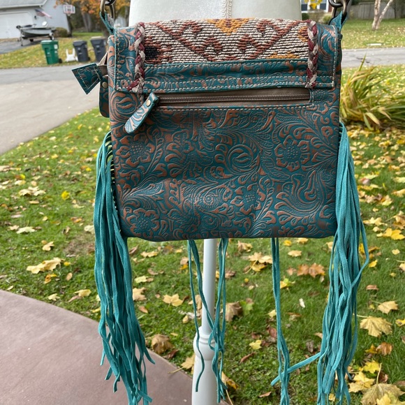 NWT Stunning Crossbody Genuine Leather- Turquoise with a Rose Gold Tooling - Picture 6 of 6